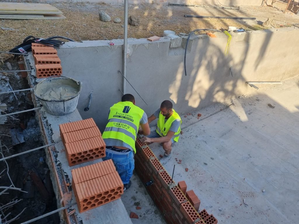 <br>Équipes expérimentées Grâce à notre longue expérience, nous offrons à nos clients les meilleurs conseils et des garanties professionnelles.