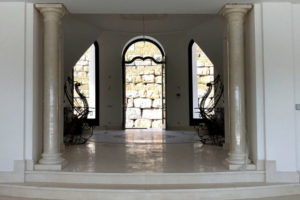 villaEleah-interior-columnas-planios